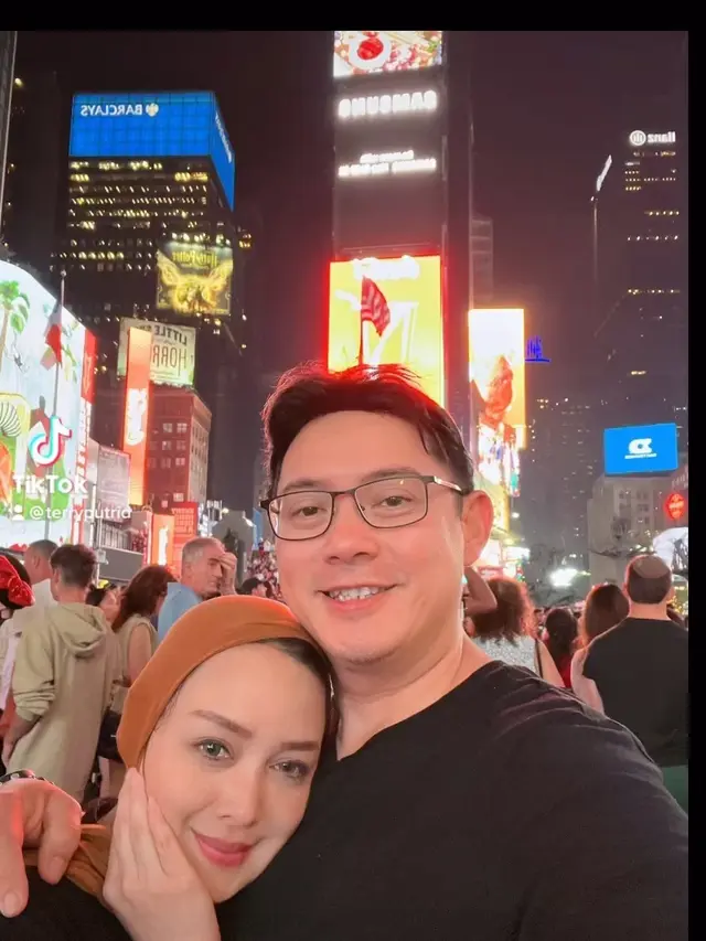 Dulu Teman Masa Kecil Ini Potret Mesra Terry Putri Dan Suami Hot Liputan