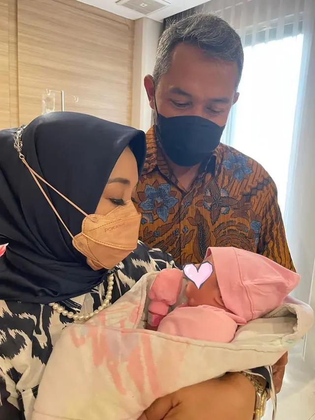 Potret Kumpul Keluarga Nikita Willy Usai Winona Lahiran Dikaruniai Ponakan Perempuan Hot