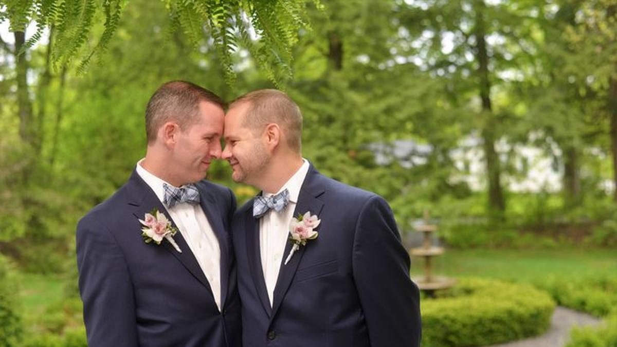Kisah Pasangan Gay Yang Memantapkan Hati Saat Melakukan Perjalanan Berkemah Lifestyle Fimela