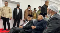 Duta Besar Republik Indonesia untuk Jepang dan Mikronesia, Heri Akhmadi, mendampingi Wakil Presiden Ma'ruf Amin menemui sejumlah komunitas warga negara Indonesia (WNI) yang tinggal di Jepang.