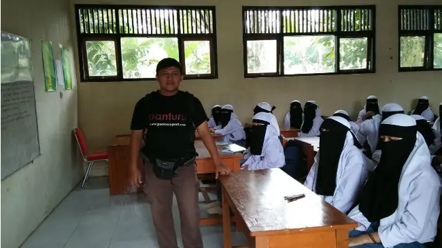 Siswi SMK di Tegal Pakai Cadar
