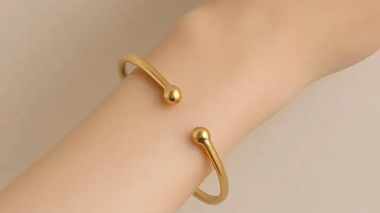10 Model Gelang Emas Bangle Kekinian 2025 untuk Tangan Kecil, Tampil Elegan dan Modis