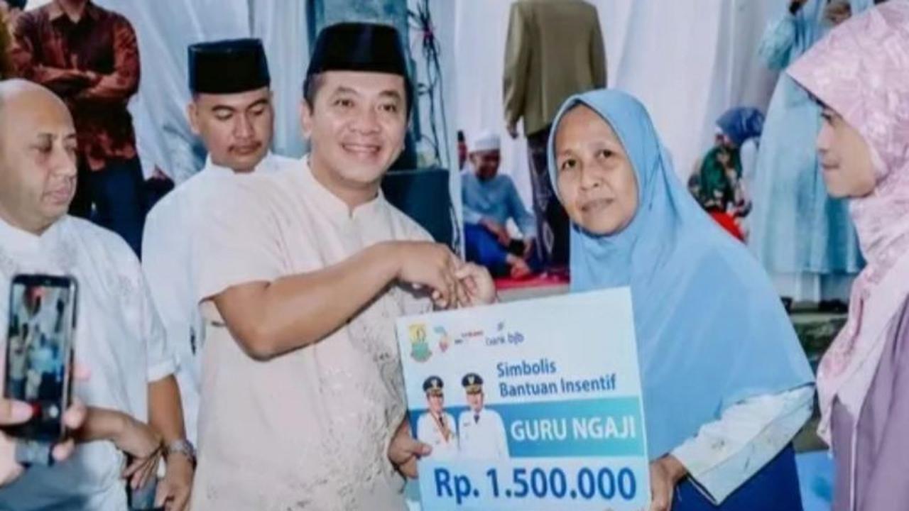 Pemkab Karawang Salurkan Insentif Rp1,5 Juta untuk Ribuan Guru Ngaji dan Marbot