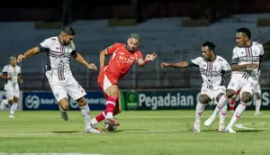 Pegadaian Championship: Aji Santoso Bicara Mentalitas De Red FC usai Ditekuk Persipura