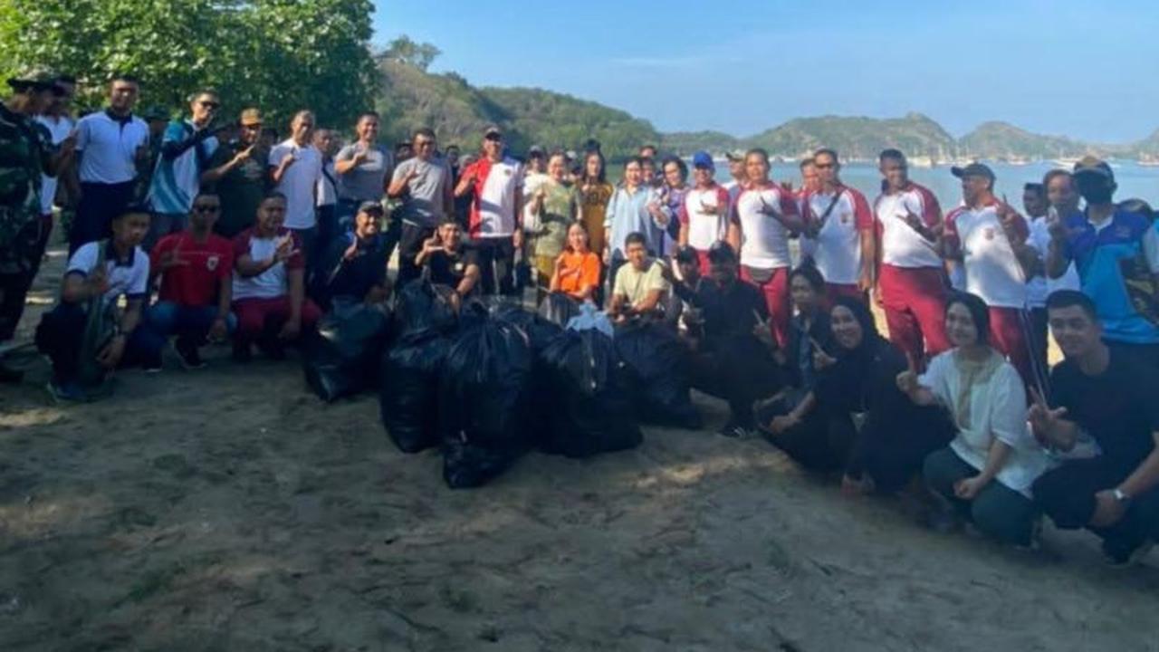 Wow, 127,8 Kg Sampah Terkumpul! BPOLBF & UPH Gelar Gerakan Wisata Bersih Dukung Pariwisata Berkelanjutan Labuan Bajo