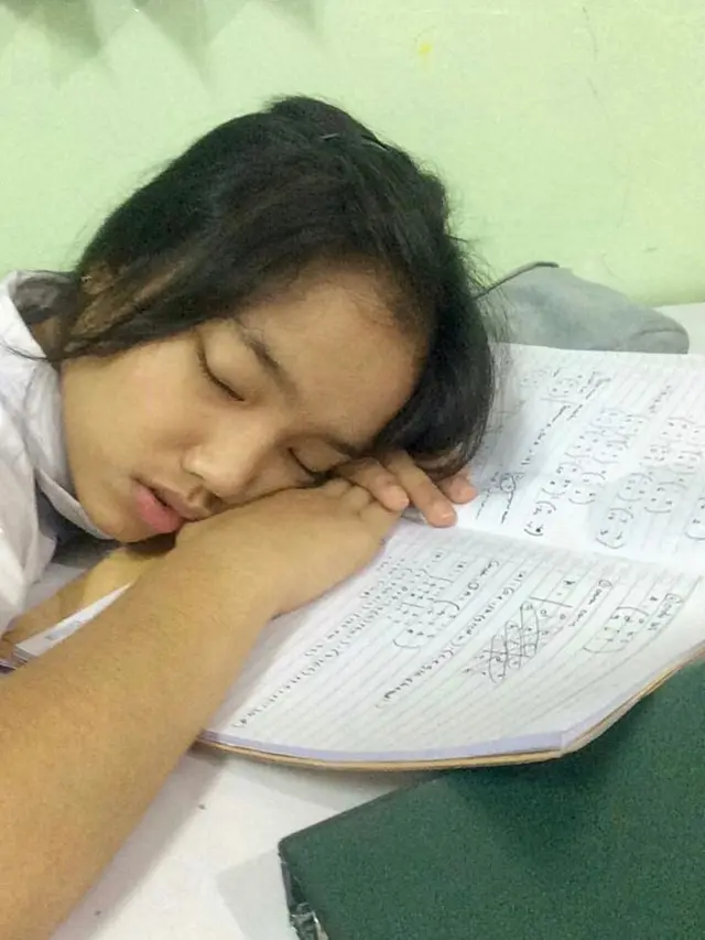 Potret jadul Fuji yang sering ketiduran di sekolah (Foto: instagram @fuji_an)