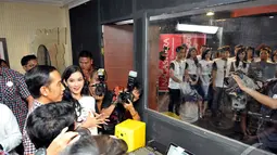 Calon presiden Joko Widodo mendapat dukungan dari sejumlah artis yang bernaung di bawah manajemen Nagaswara, Jakarta, Jumat (30/5/2014) (Liputan6.com/Panji Diksana)