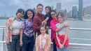 <p>Ussy Sulistiawaty bersama keluarga liburan (Instagram/ussypratama)</p>