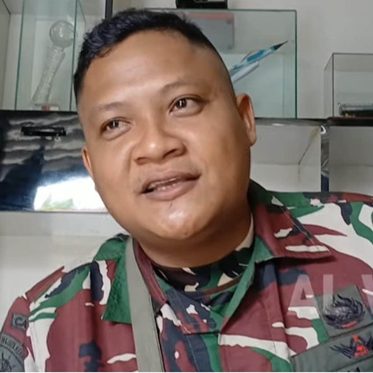 Prajurit TNI Berjualan Bakso