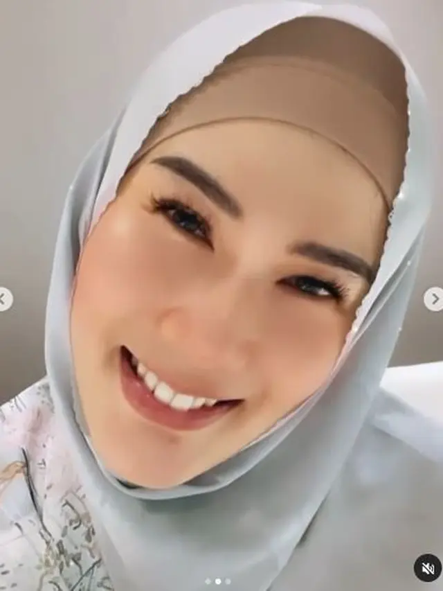 Sudah Jadi Mualaf, Ini 6 Potret Stevie Agnecya Mantan Istri Samuel Rizal saat Berhijab