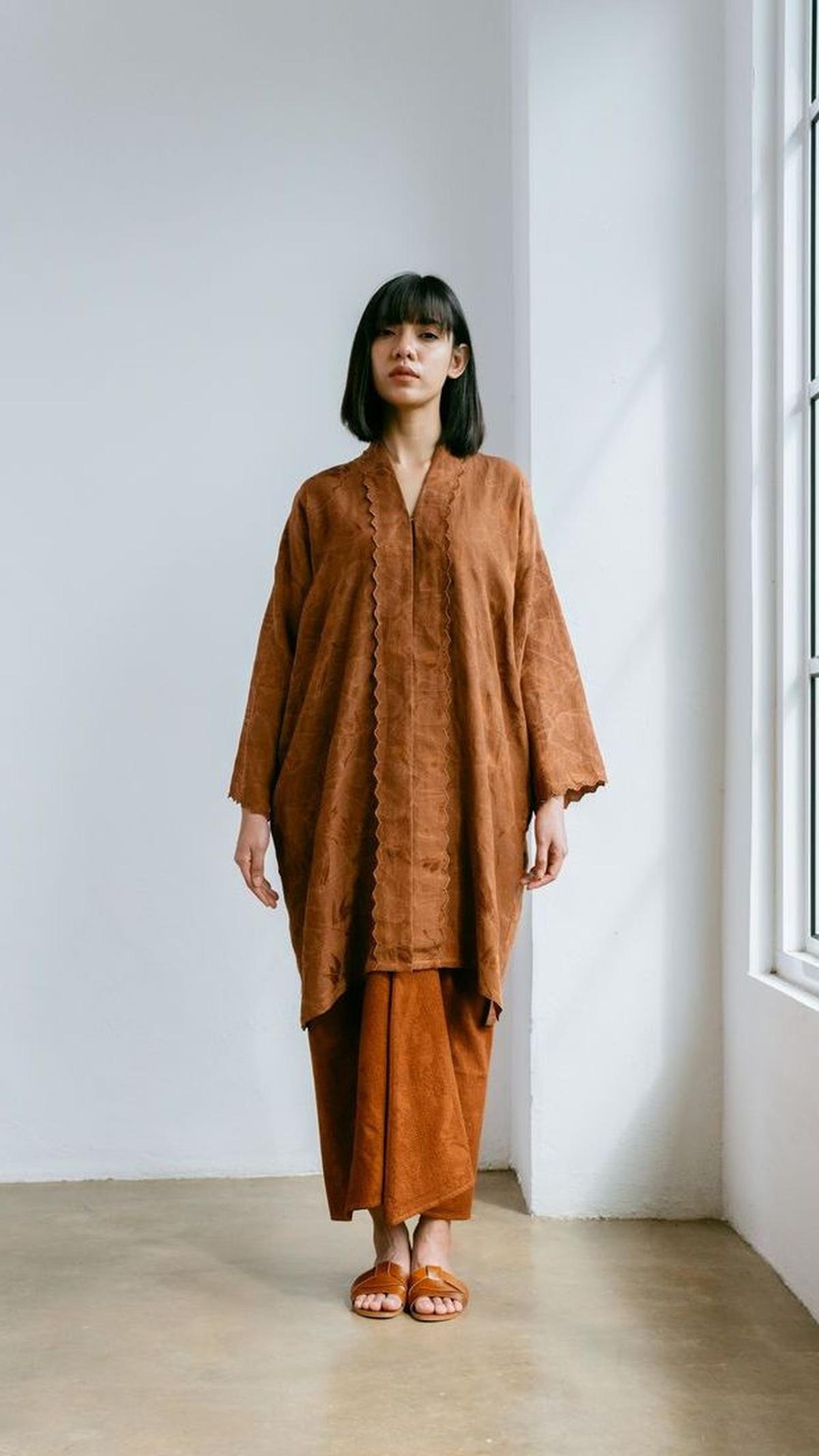 <b>Baju Kurung Model V-Line&nbsp;</b>