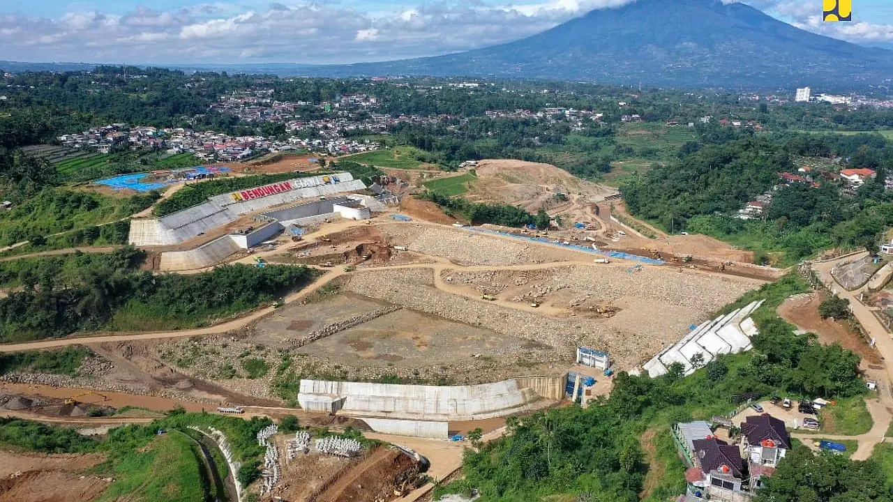 Kementerian PUPR telah merampungkan konstruksi Bendungan Ciawi di Kabupaten Bogor, Jawa Barat. Bendungan kering (dry dam) ini jadi bagian dari rencana induk sistem pengendalian banjir. (Dok Kementerian PUPR)