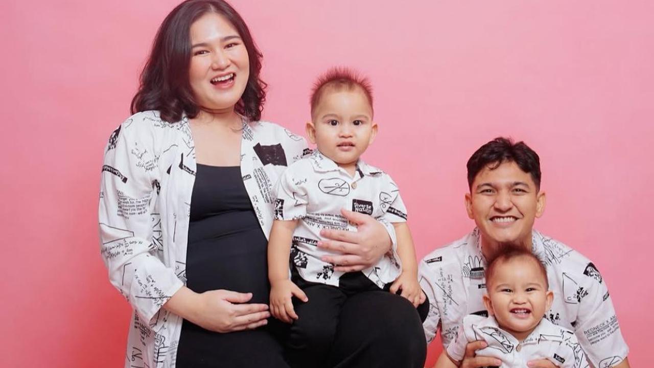 Jarang Tampil di Publik, Masayu Clara Pamer Momen Hangat Bareng Suami dan Anak Kembar