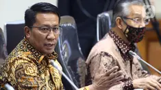 Ketua Badan Legislasi (Baleg) DPR RI Supratman Andi Agtas memimpin Rapat Kerja dengan pemerintah di Kompleks Parlemen, Jakarta, Kamis (22/7/2020). Panitia Kerja Rancangan Undang-undang (Panja RUU) Omnibus Law Cipta Kerja membahas daftar inventarisasi masalah (DIM). (Liputan6.com/Johan Tallo)