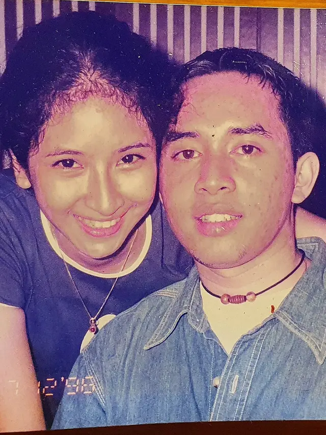 20 Tahun Berumah Tangga, Ini 6 Potret Lawas Novita Angie Bersama Suami