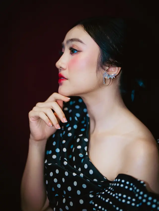 7 Potret Febby Rastanty di Gala Premier Film Seni Memahami Kekasih Ini Curi Perhatian