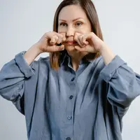 Ilustrasi face yoga. (Copyright Pexels/MART PRODUCTION)