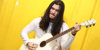 Virzha kembali membuktikan eksistensinya pasca lulus dari Indonesian Idol. Di bulan ramadan ini, ia pun memperkenalkan album terbarunya yang bertajuk Kedua. (Adrian Putra/Bintang.com)