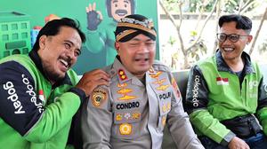 Ngariung hingga Guyon, Cara Mbah Con Kapolresta Solo Rangkul Driver Ojol