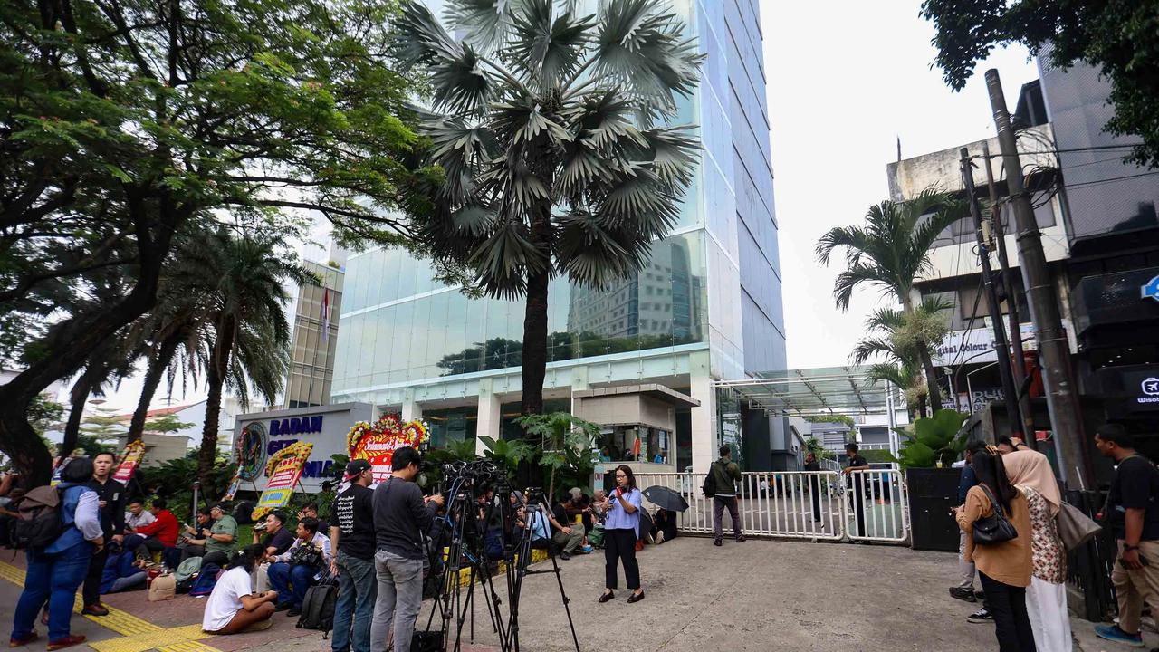 FOTO: Kejagung Geledah Kantor BGN Aktivitas Pegawai Terganggu