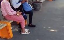 Begitu Manis, Pria Ini Tak Gengsi Tunjukkan Sayang ke Putrinya di Peron Stasiun, 'Ayah Adalah Cinta Pertama Sang Anak
