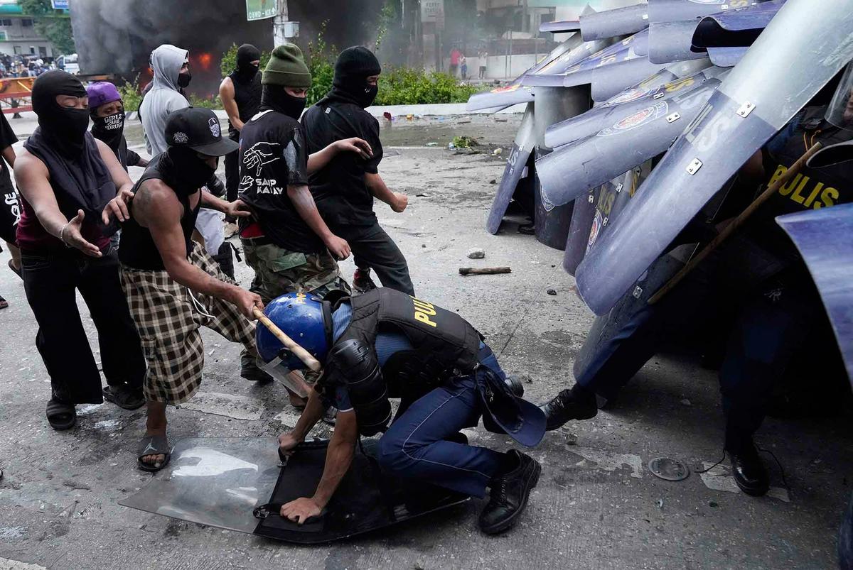 FOTO: Bentrokan di Manila,  49 Orang Ditangkap dalam Aksi Antikorupsi Filipina
