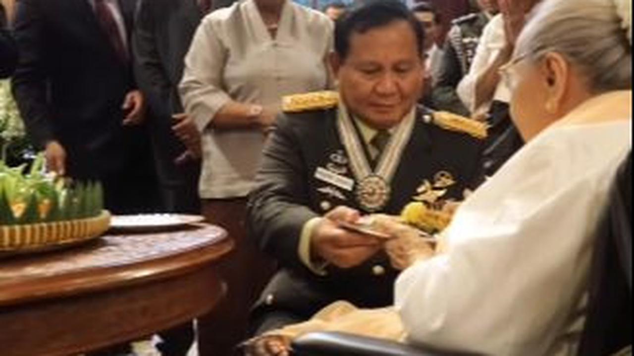 Sosok perempuan tersebut tak lain ialah adik dari ayah Prabowo Soemitro Djojohadikusumo, Sukartini Silitonga-Djojohadikusumo.