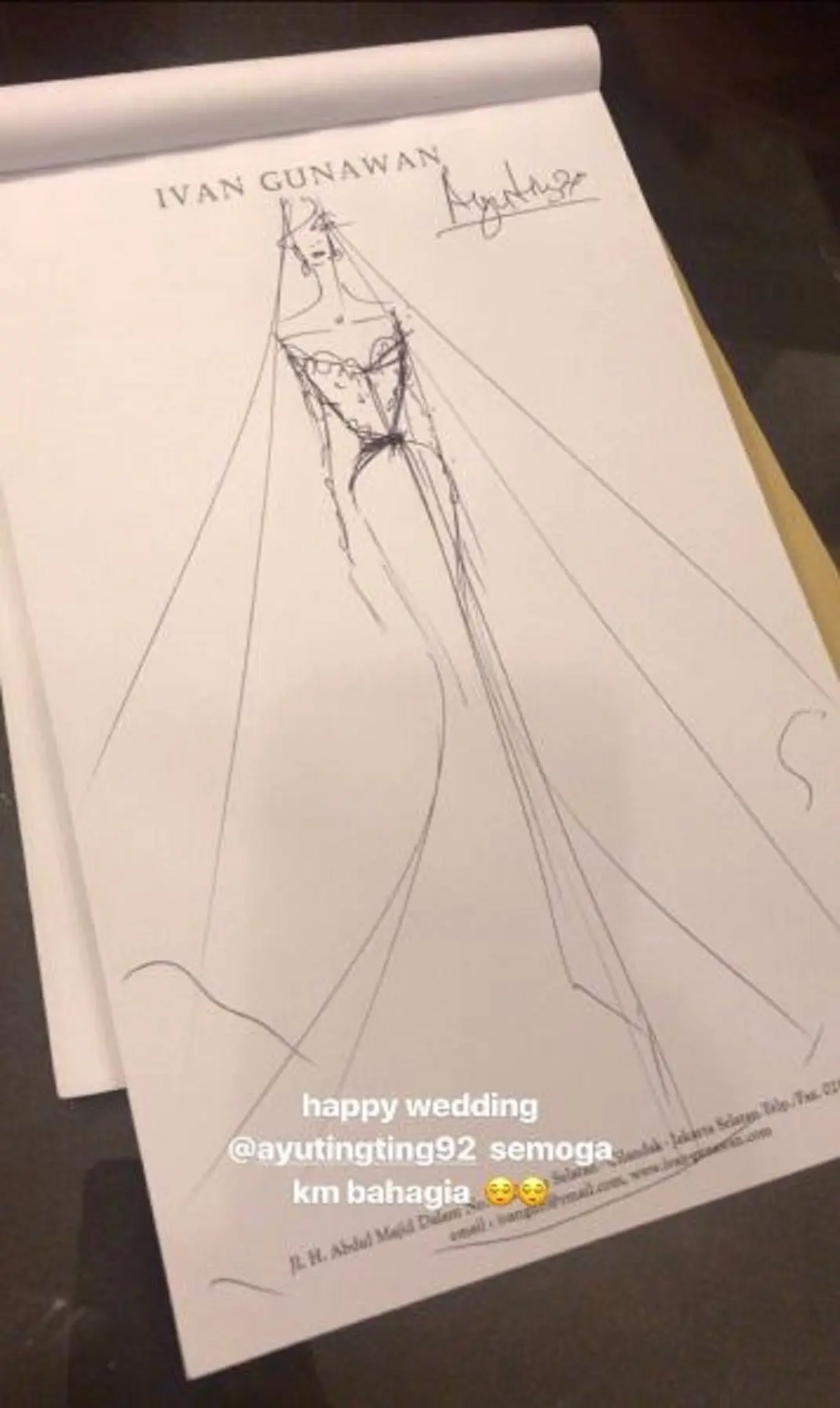 Ivan Gunawan mengunggah foto sketsa busana pengantin untuk Ayu Ting Ting (Instagram/@ivan_gunawan)