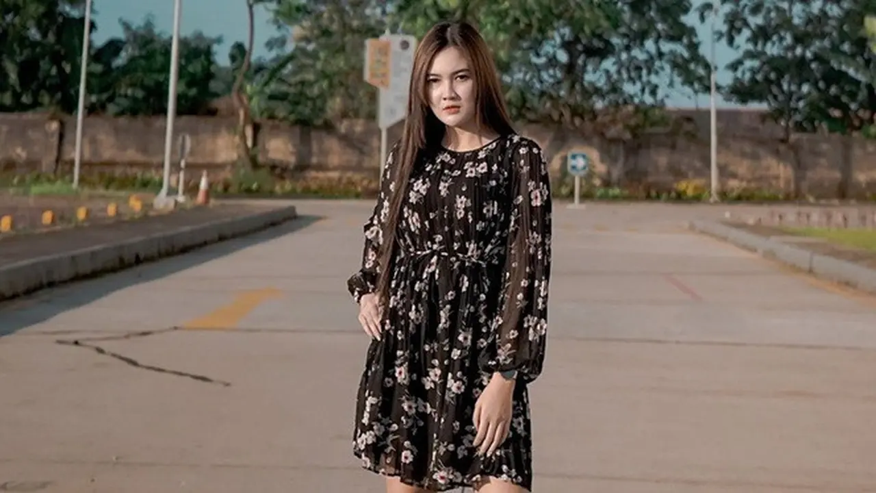 6 Potret Nella Kharisma Saat Pakai Dress simpel, Curi Perhatian