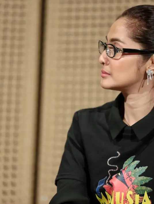 Menurut Maudy, teaterikal puisi Manusia Istana ini merupakan ungkapan kegelisahan dan protes Radhar Panca yang luapkan melalui puisi, dan dapat dijadikan sebagai bahan renungan untuk siapapun. (Adrian Putra/Bintang.com)