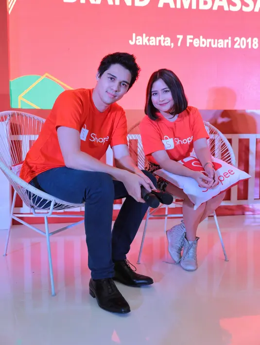 "Aku nggak ngerayain Valentine tapi kalo dia ngasih kado yah bagus," ujar Prilly Latuconsina saat ditemui di kawasan Kuningan, Jakarta Selatan, beberapa waktu lalu. (Adrian Putra/Bintang.com)