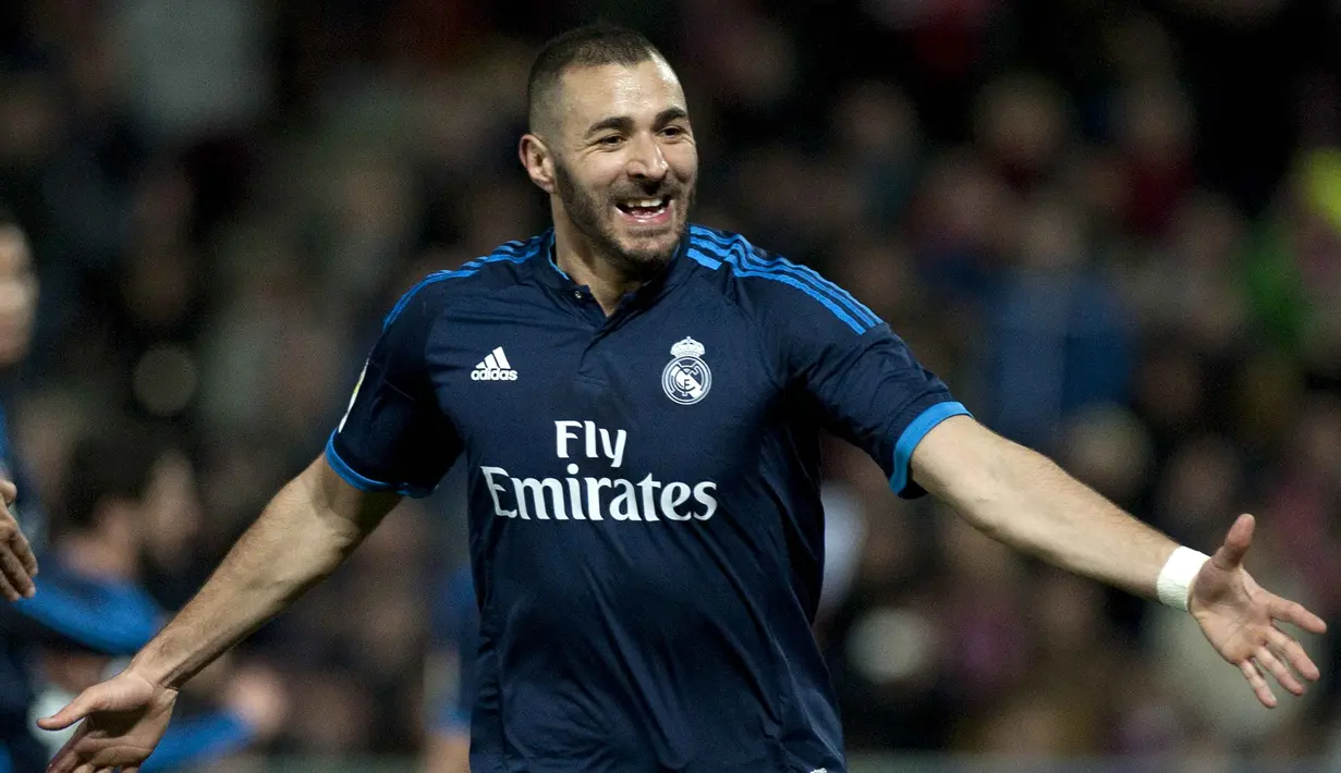 Penyerang Real Madrid, Karim Benzema turut menyumbangkan satu gol untuk kemenangan Timnya di kandang Granada pada lanjutan La Liga Spanyol pekan ke-23. (AFP/Jorge Guerrero)
