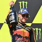 Pembalap Red Bull KTM, Brad Binder, menjuarai MotoGP Republik Ceska, di Sirkuit Brno, Minggu (9/8/2020). (AFP/Joe Klamar)