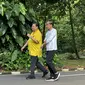 Presiden Joko Widodo atau Jokowi melakukan pertemuan dengan Ketua Umum Partai Golkar, Airlangga Hartarto di Kompleks Istana Kepresidenan Bogor, Jawa Barat, Sabtu (6/1/2024). Keduanya sarapan dan olahraga pagi bersama. (Foto: Humas Partai Golkar).