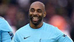Perjalanan Allison di Premier League dimulai pada Oktober 2022. Ia menjadi wasit keempat pada laga antara Brighto melawan Chelsea. (AP Photo/PA/Danny Lawson)