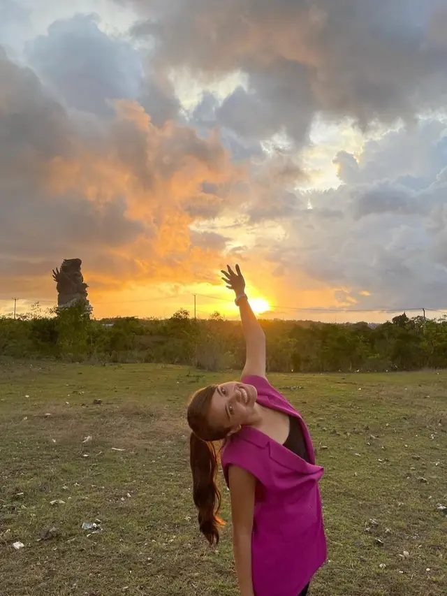 Outfit kasual ala Aurora Ribero (Instagram/@auroraribero)