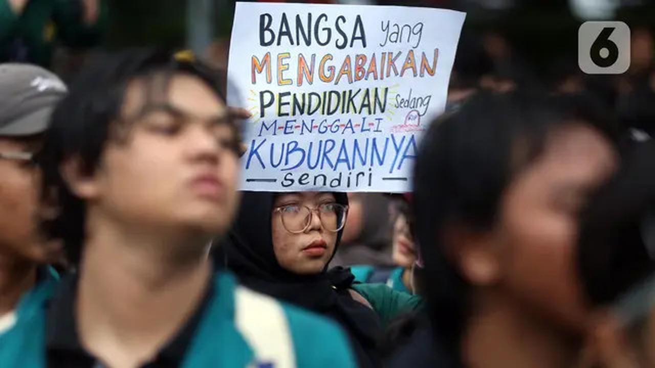 Indonesia Gelap, BEM SI Berunjuk Rasa di Patung Kuda Jakarta