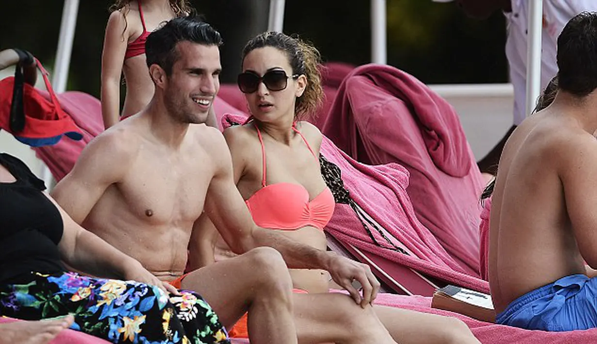 Robin van Persie (RVP) dan keluarga berlibur ke Barbados (17/07/2014) (dailymail.co.uk)