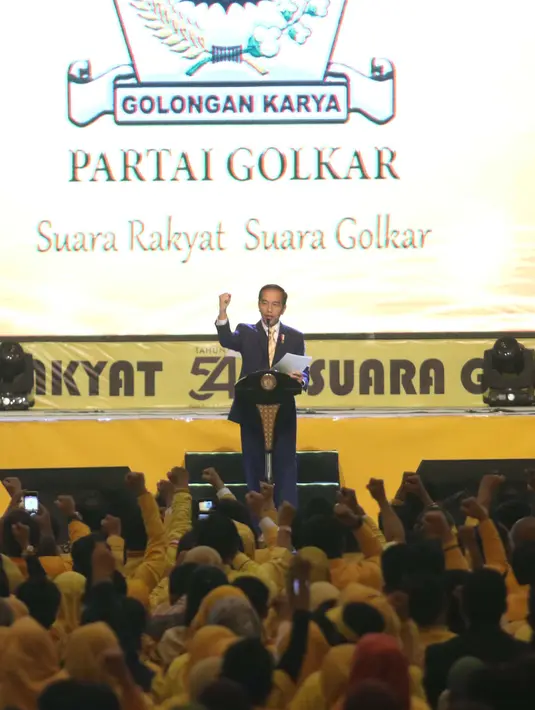 Presiden Joko Widodo (Jokowi) memberikan sambutan saat menghadiri HUT ke-54 Partai Golongan Karya (Golkar) di Jakarta, Minggu (21/10).Perayaan HUT Golkar ini mengangkat tema 'Bersama Rakyat, Kita Raih Kemenangan Pemilu 2019'. (Liputan6.com/Angga Yuniar)
