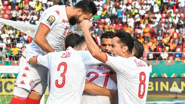 Para pemain Tunisia merayakan kemenangan melawan Mali di Piala Afrika 2021 (Photo: Issouf/Sanogo)