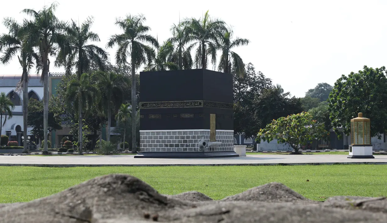 Suasana area tempat Manasik Haji di Asrama Haji, Pondok Gede, Jakarta, Kamis (25/6/2020). Tahun ini, Asrama Haji Pondok Gede tak seperti sebelumnya ketika ribuan umat muslim berkumpul untuk menerima pembekalan sebelum berangkat menunaikan ibadah haji. (Liputan6.com/Helmi Fithriansyah)