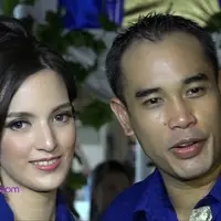 Ternyata, anak pertama dari Nia Ramadhani dan Ardie Bakrie, Mikhayla cemburu dengan kehadiran adik barunya. Lucunya perilaku cemburu Mikhayla Zalindra Bakrie.