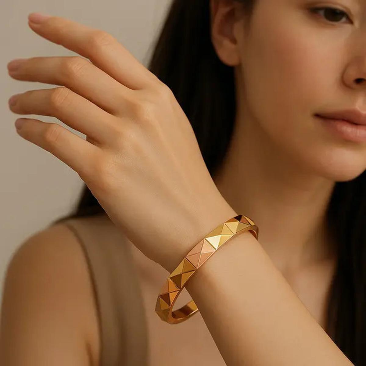 8 Gelang Emas Model Bangle Kekinian 3-5 Gram, Favorit Anak Muda 2025