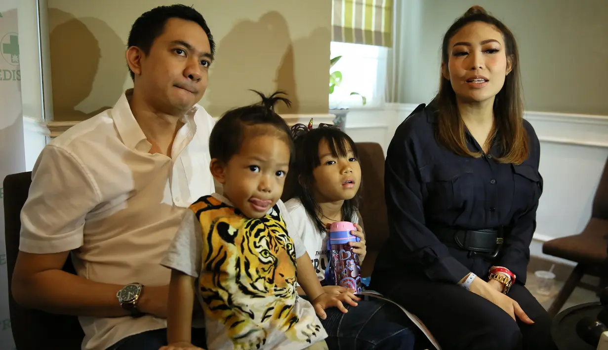 Ayu Dewi preskon lahiran anak ketiga. (Adrian Putra/Fimela.com)