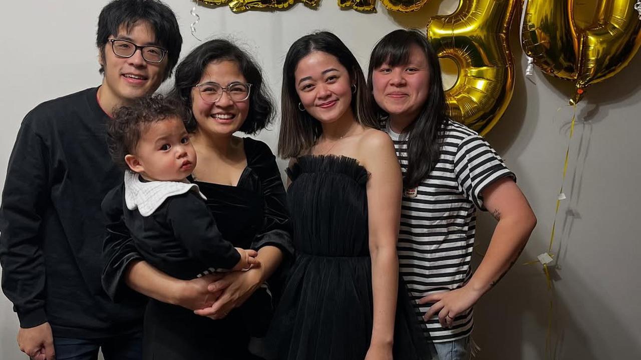 7 Potret Perayaan Ultah Gisela Cindy ke-30 di Kanada, sang Ibu Turut Hadir - Ada Tumpeng Nasi Kuning