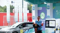 Direktur Utama PLN Darmawan Prasodjo saat meresmikan Hydrogen Refueling Station (HRS) atau stasiun pengisian kendaraan hidrogen pertama di Indonesia yang berlokasi di Senayan, Jakarta pada Rabu (21/2/2024). (Dok PLN)