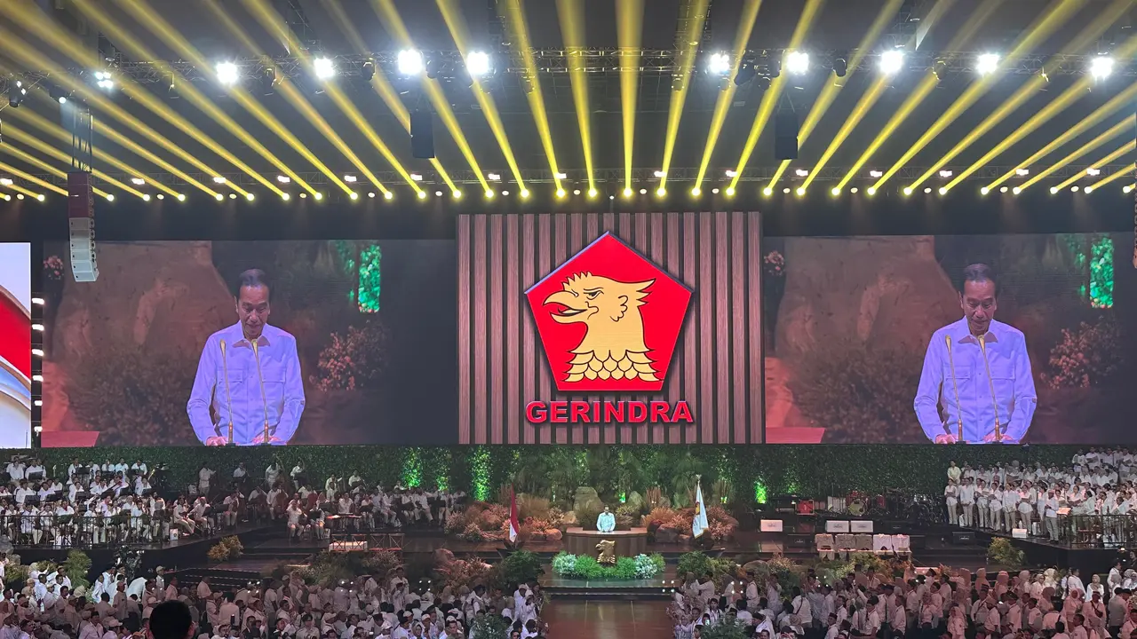 Presiden Ke-7 RI Joko Widodo (Jokowi) di HUT ke-17 Partai Gerindra di Sentul International Convention Center (SICC), Bogor, Jawa Barat, Sabtu (15/2/2025). (Liputan6.com/Nanda Perdana Putra)