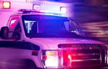 Bikin Heboh, Jenazah yang Diangkut Mobil Ambulans Jatuh dan Tergeletak di Jalan