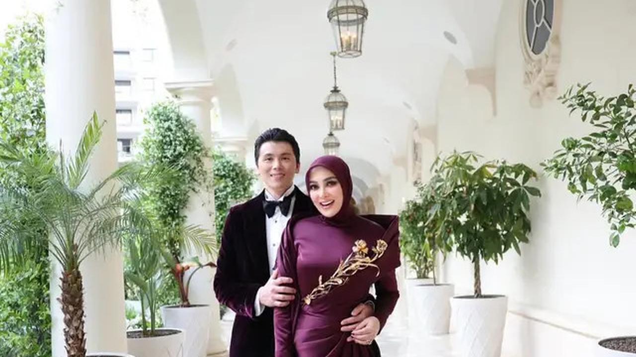8 Potret Reino Barack Temani Syahrini di Festival Film Cannes 2025, Tampil Menawan