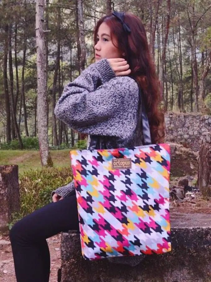 7 Alasan Kenapa Pakai Tas Bahu Lebih Asyik daripada Ransel